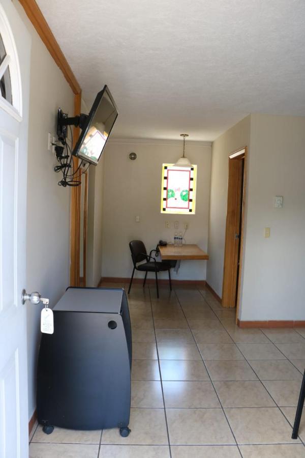 Cypres Hotel & Suites Zapopan Bagian luar foto